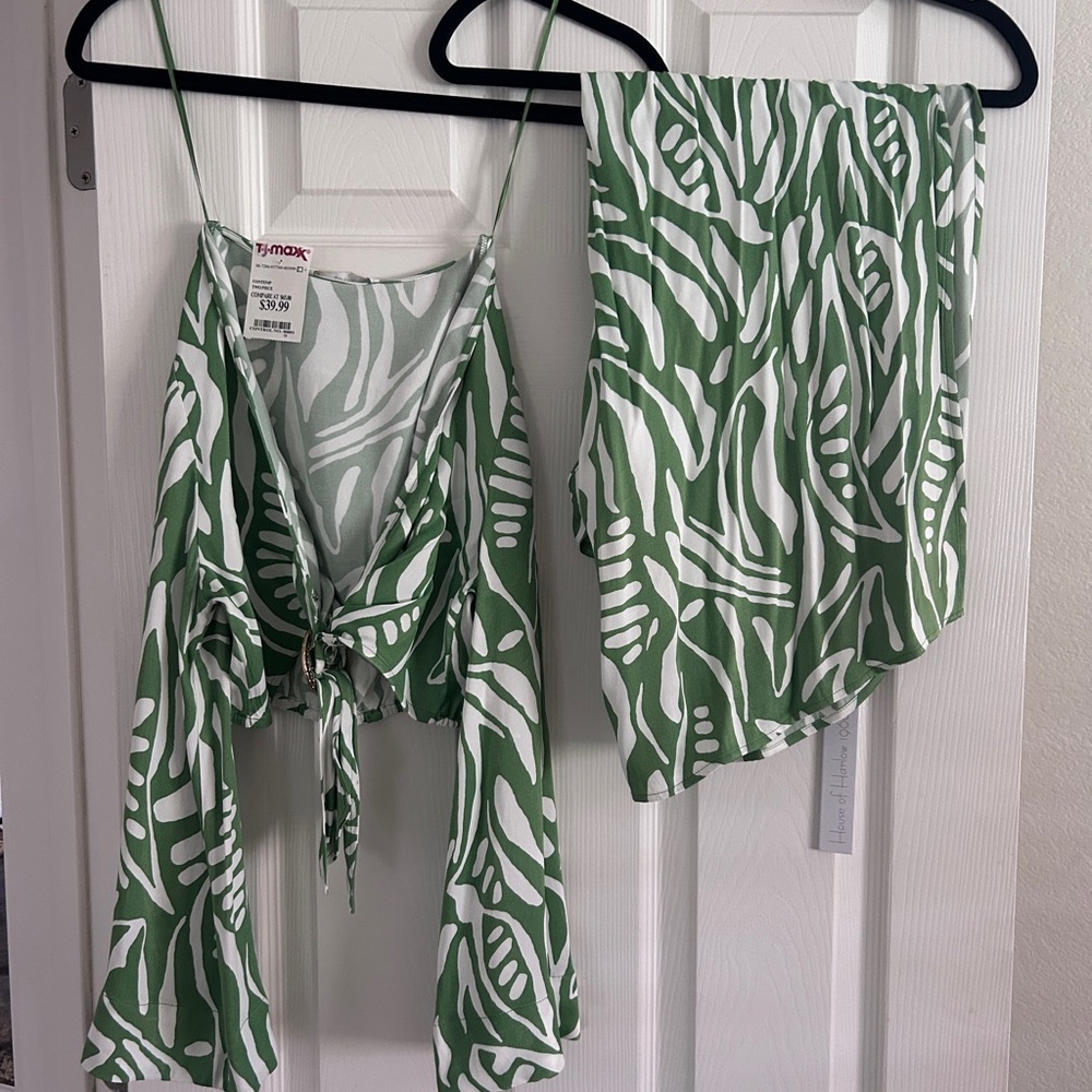 House of Harlow 1960 Green and White Two-Piece Set